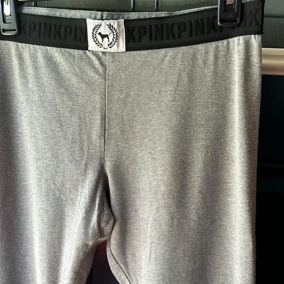 Victoria’s Secret- Pink - Yoga - Picture 2 of 6